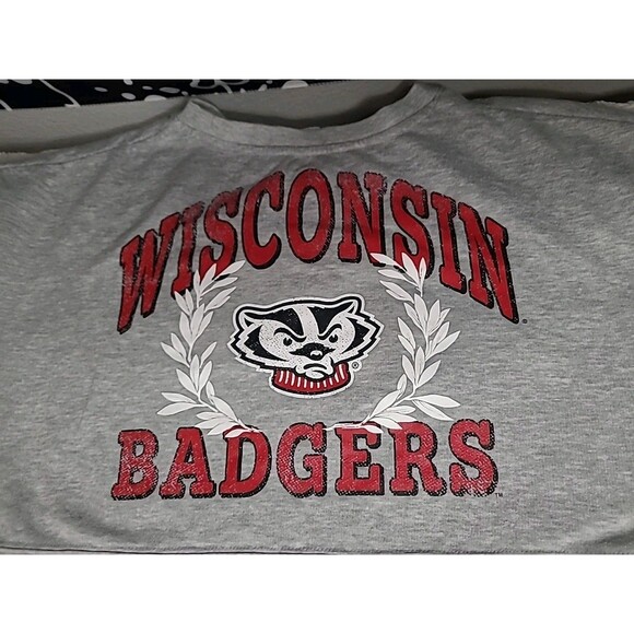 University of Wisconsin Badgers Fanatics Sweatshirt Cropped Womens Size Medium - Picture 9 of 9